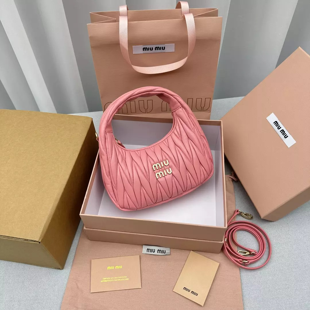 MIU MIU WANDER SHOULDER BAG MADE OF MATELASSÉ NAPPA LEATHER