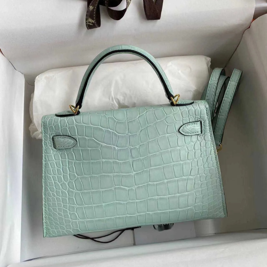 HERMÈS KELLY 28 – MATTE ALLIGATOR LEATHER VERT D’EAU (REVERSED STITCHES)