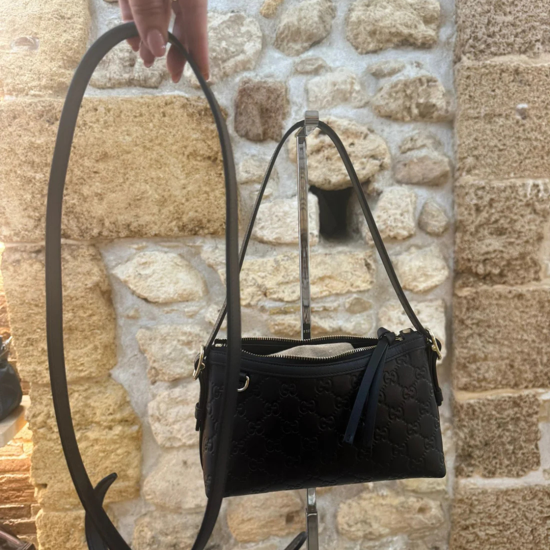 GUCCI – MEDIUM SHOULDER BAG WITH GG EMBLEM