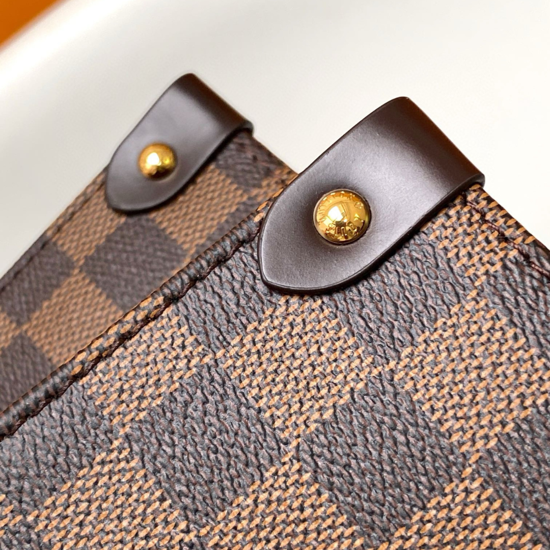 LOUIS VUITTON TOTE BAG