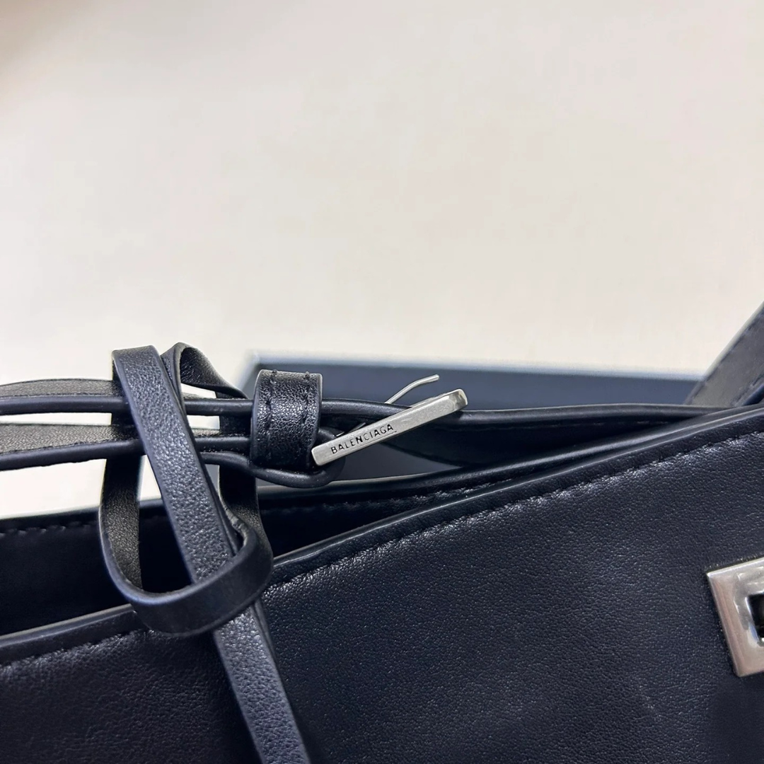BALENCIAGA BEL AIR MEDIUM SHOULDER BAG IN BLACK CALFSKIN