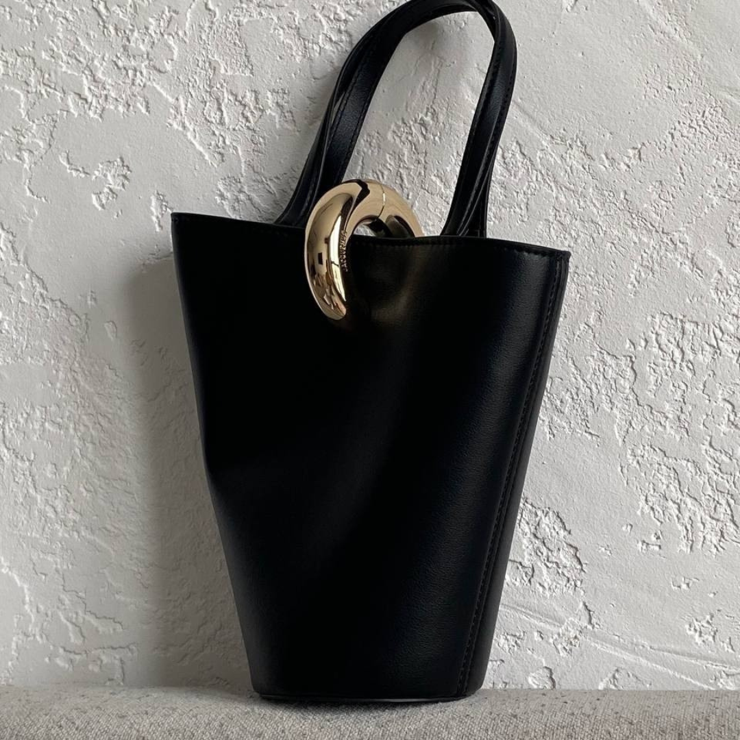 JACQUEMUS LE PETIT BAMBOLA LEATHER BAG