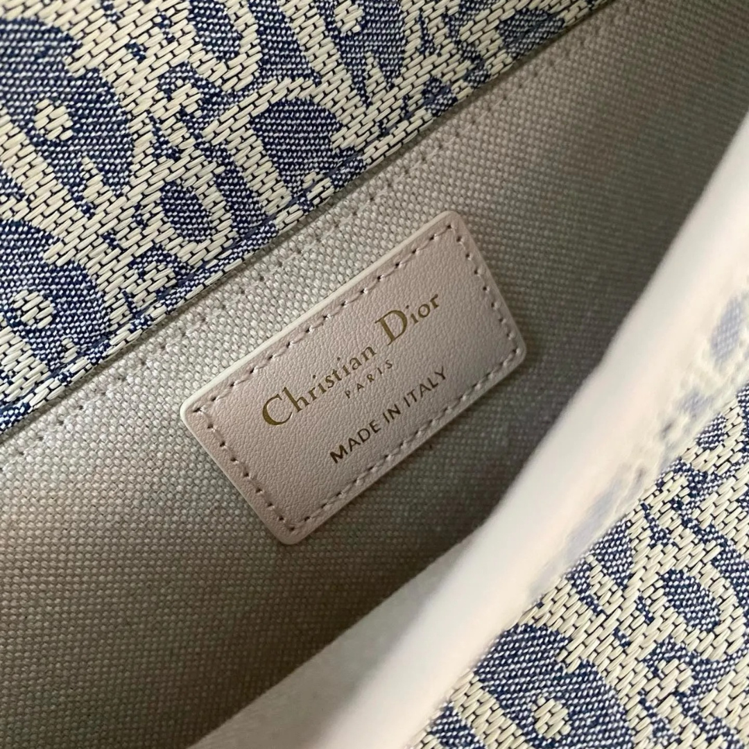 DIOR 30 MONTAIGNE MEDIUM BAG