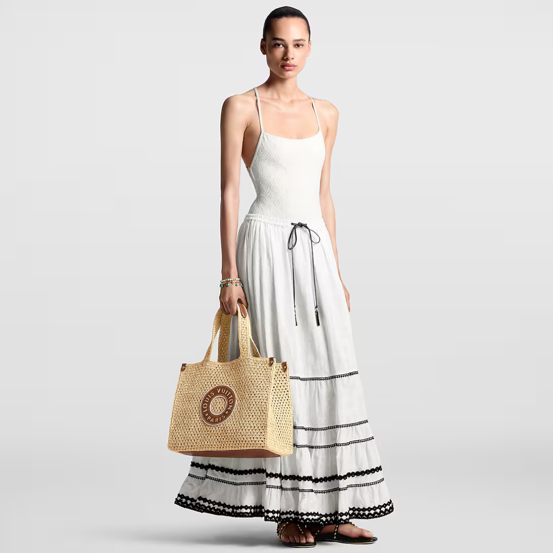 LOUIS VUITTON ONTHEGO MM HAND BAG MADE OF RAFFIA BY THE POOL