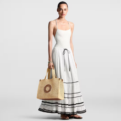 LOUIS VUITTON ONTHEGO MM HAND BAG MADE OF RAFFIA BY THE POOL