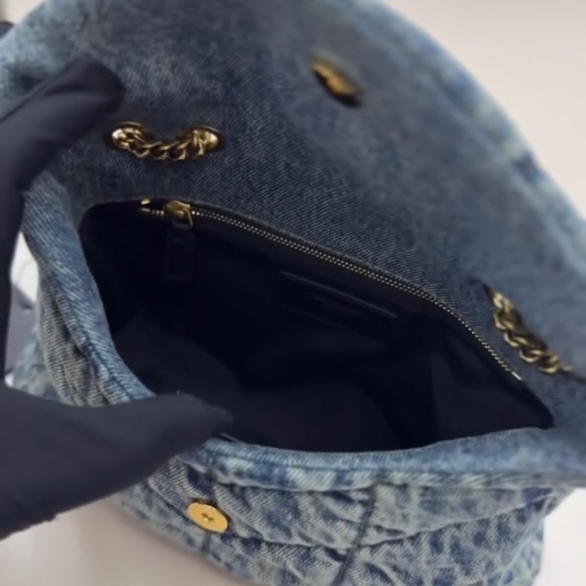 SAINT LAURENT LOULOU PUFFER BAG MADE OF QUILTED VINTAGE DENIM