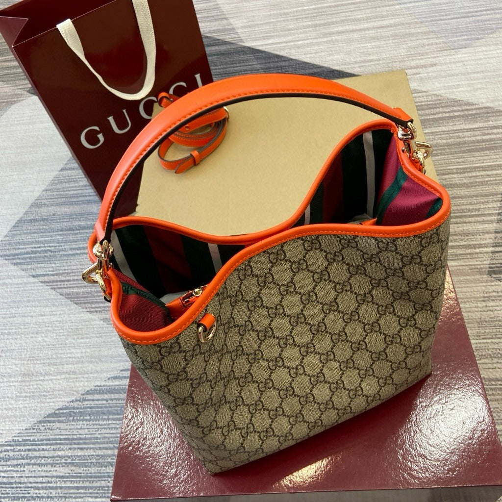 GUCCI – MEDIUM BUCKET BAG WITH GG EMBLEM