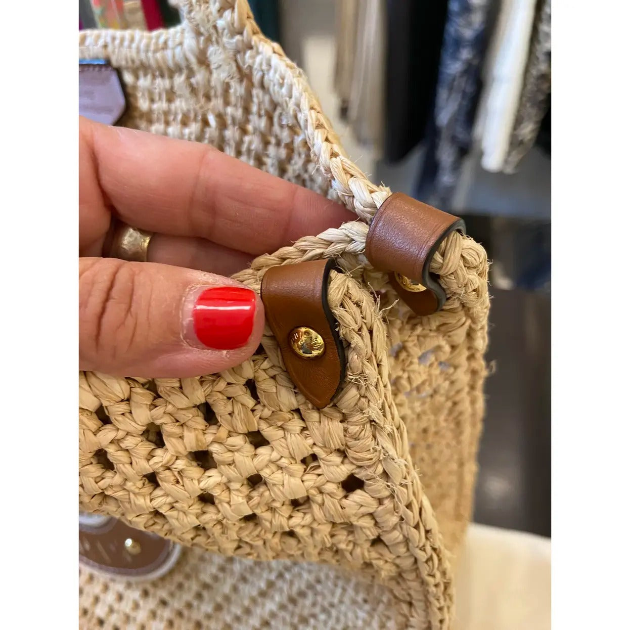 LOUIS VUITTON ONTHEGO MM HAND BAG MADE OF RAFFIA BY THE POOL