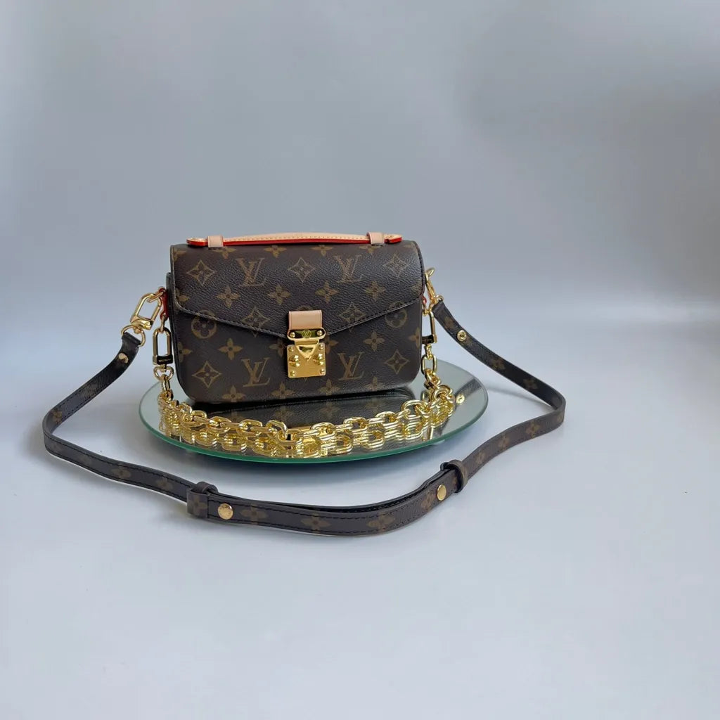 LOUIS VUITTON SHOULDER BAG