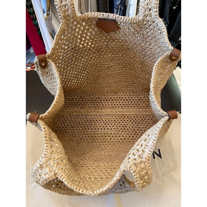 LOUIS VUITTON ONTHEGO MM HAND BAG MADE OF RAFFIA BY THE POOL