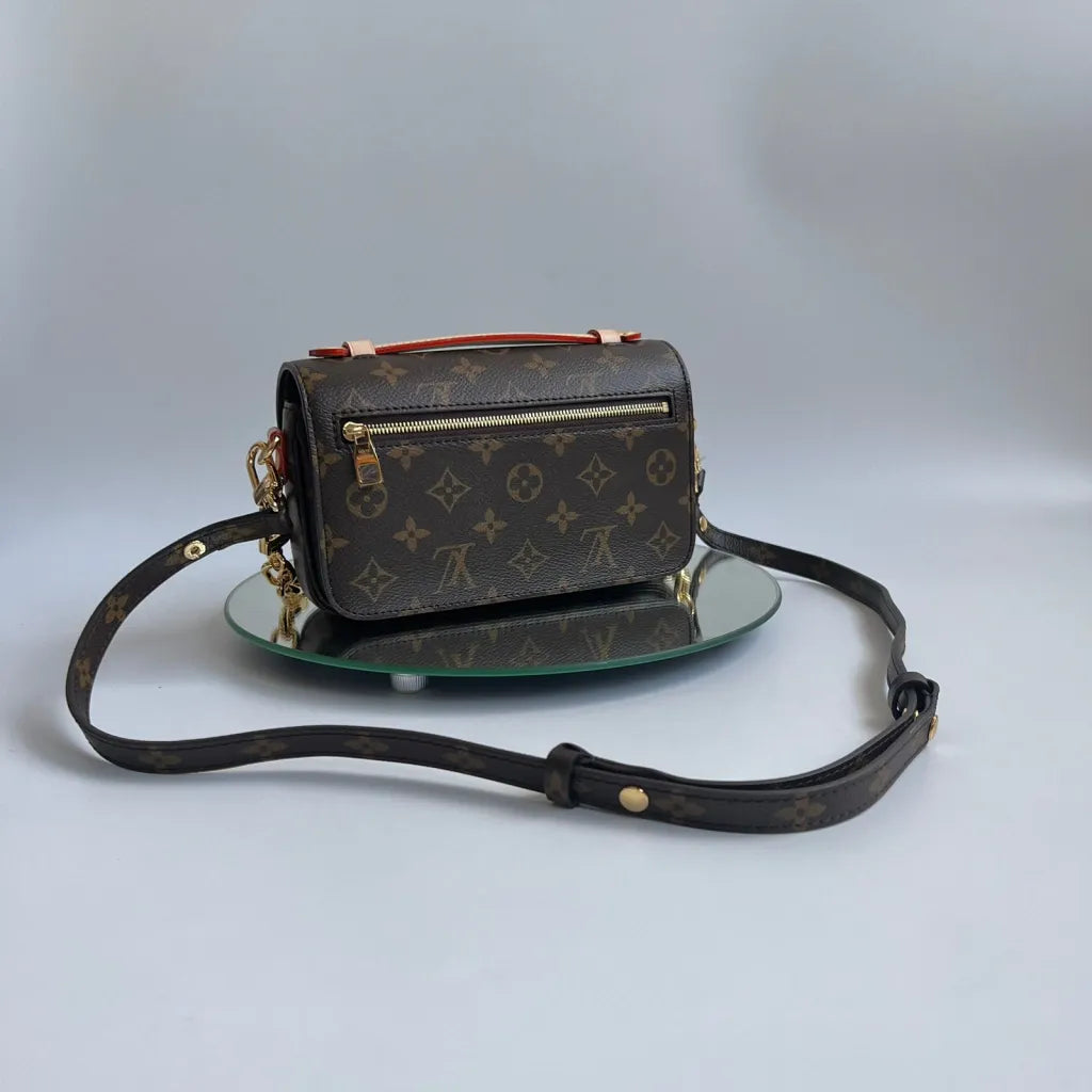 LOUIS VUITTON SHOULDER BAG