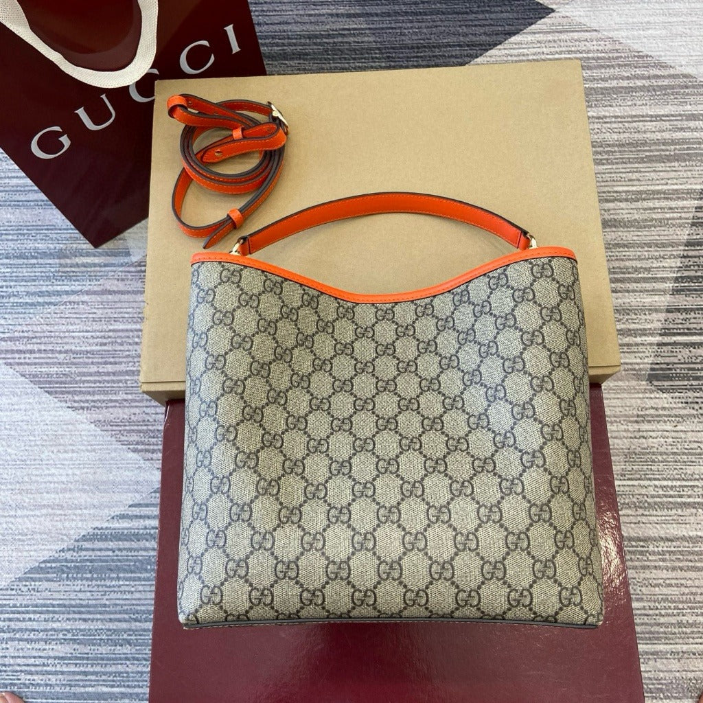 GUCCI – MEDIUM BUCKET BAG WITH GG EMBLEM