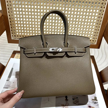 HERMÈS BIRKIN 25 HSS BAG IN CHALK / GRIS TOURTERELLE MADE OF TOGO LEATHER