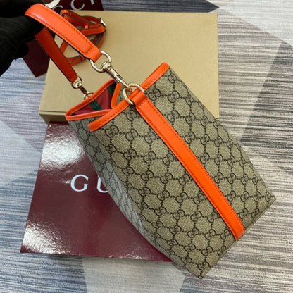 GUCCI – MEDIUM BUCKET BAG WITH GG EMBLEM